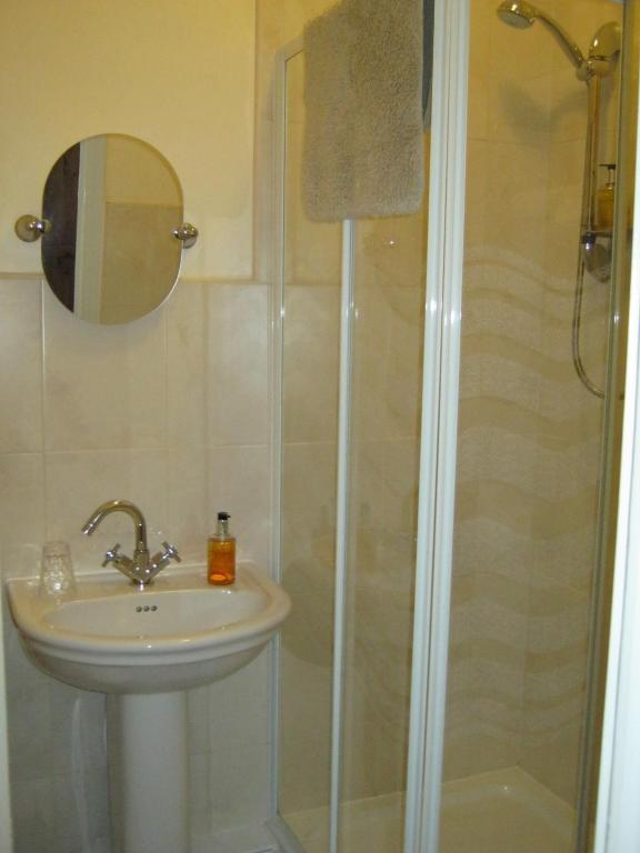 Autumn Leaves Guest House Γουίτμπι Δωμάτιο φωτογραφία